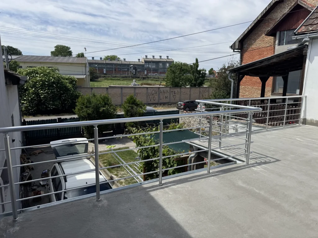 Aluminijumska ograda Silver na terasi