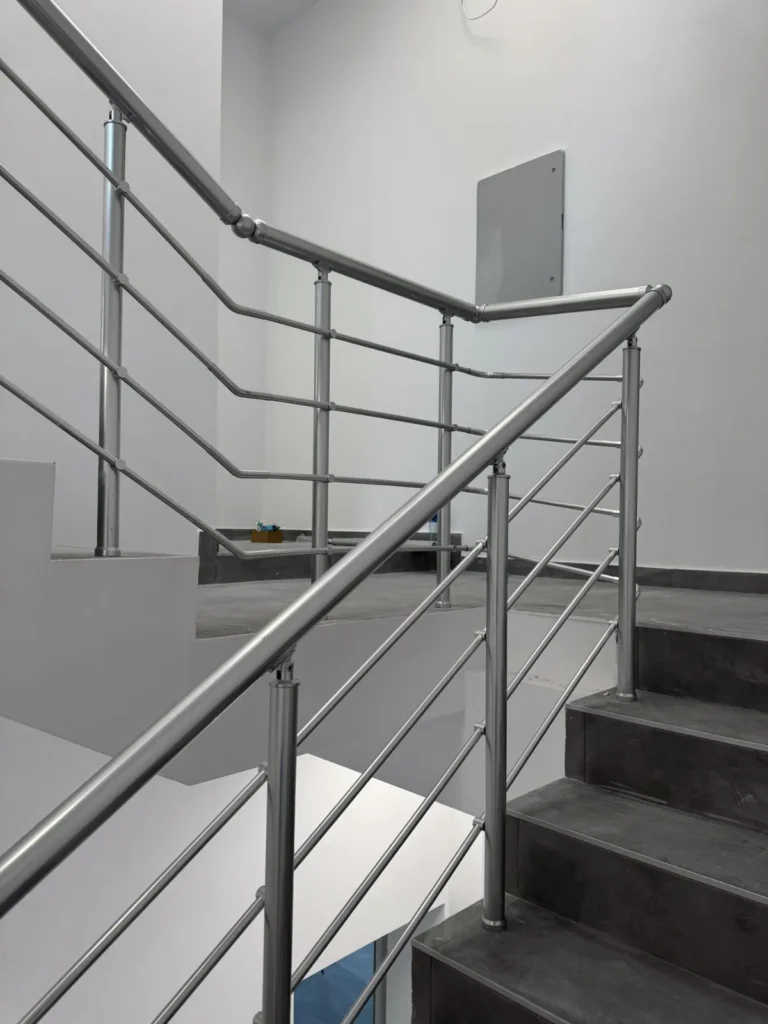 Aluminijumska ograda na unutrašnjem stepeništu
