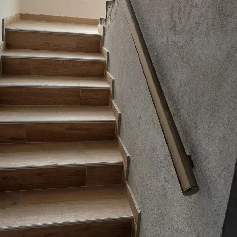 Aluminijumski zidni rukohvat uz stepenište